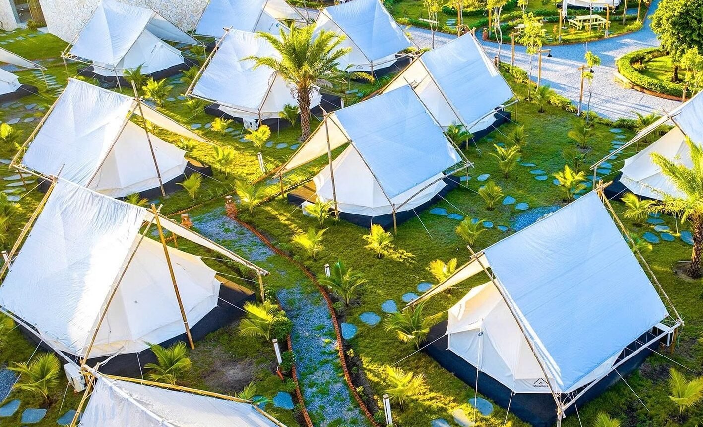 The Maris Glamping: Trải Nghiệm Cắm Trại Ven Biển Duy Nhất Tại Vũng Tàu Chỉ Từ 350k/Người Glamping Giuong Doi e1776573312954