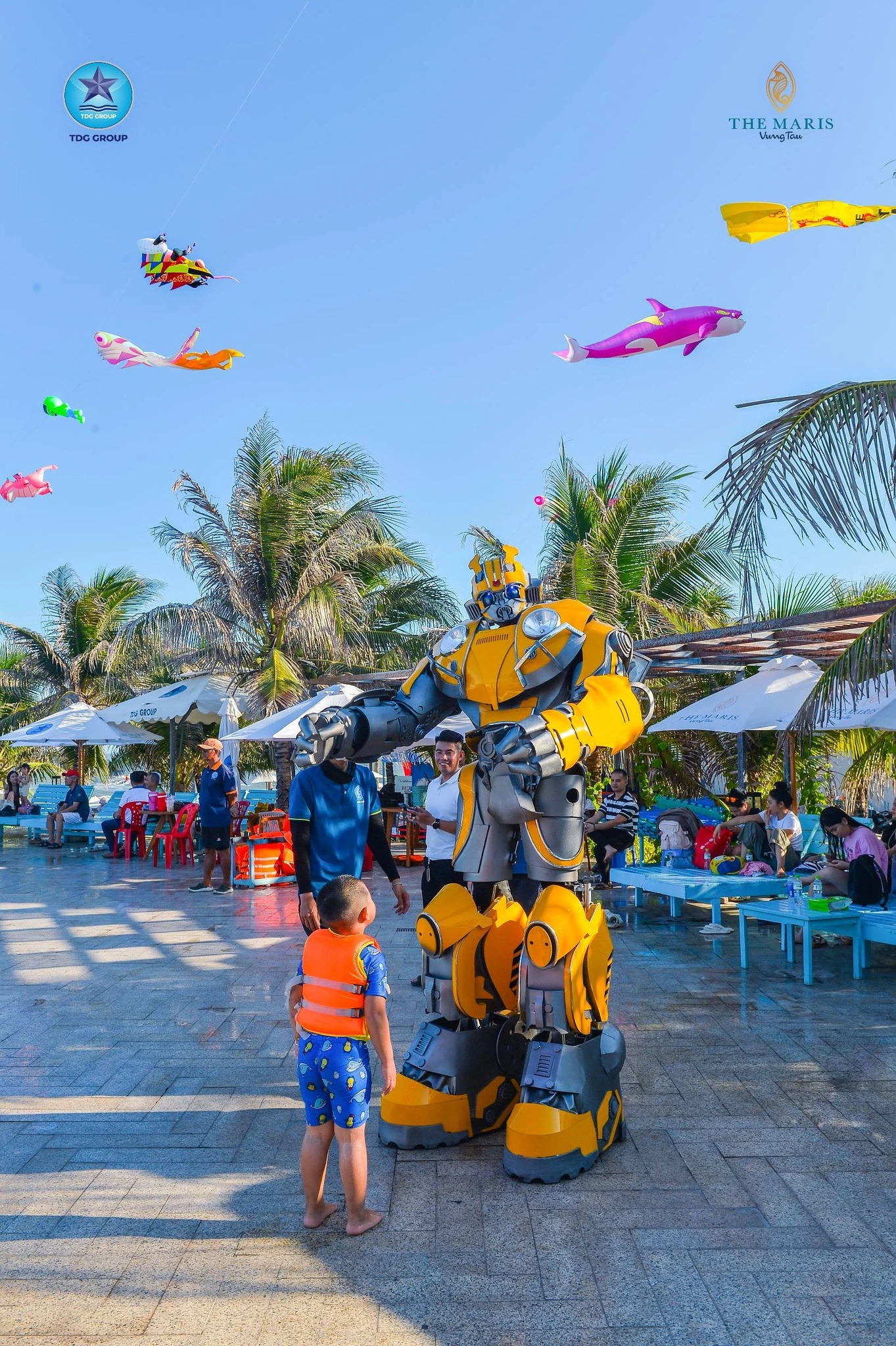 Dàn Mascost siêu chất cùng các bé